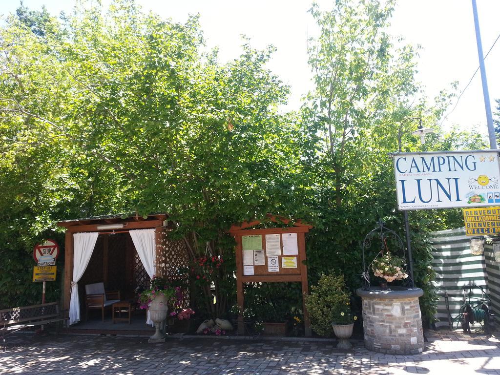 Camping Luni Марина ди Маса Екстериор снимка