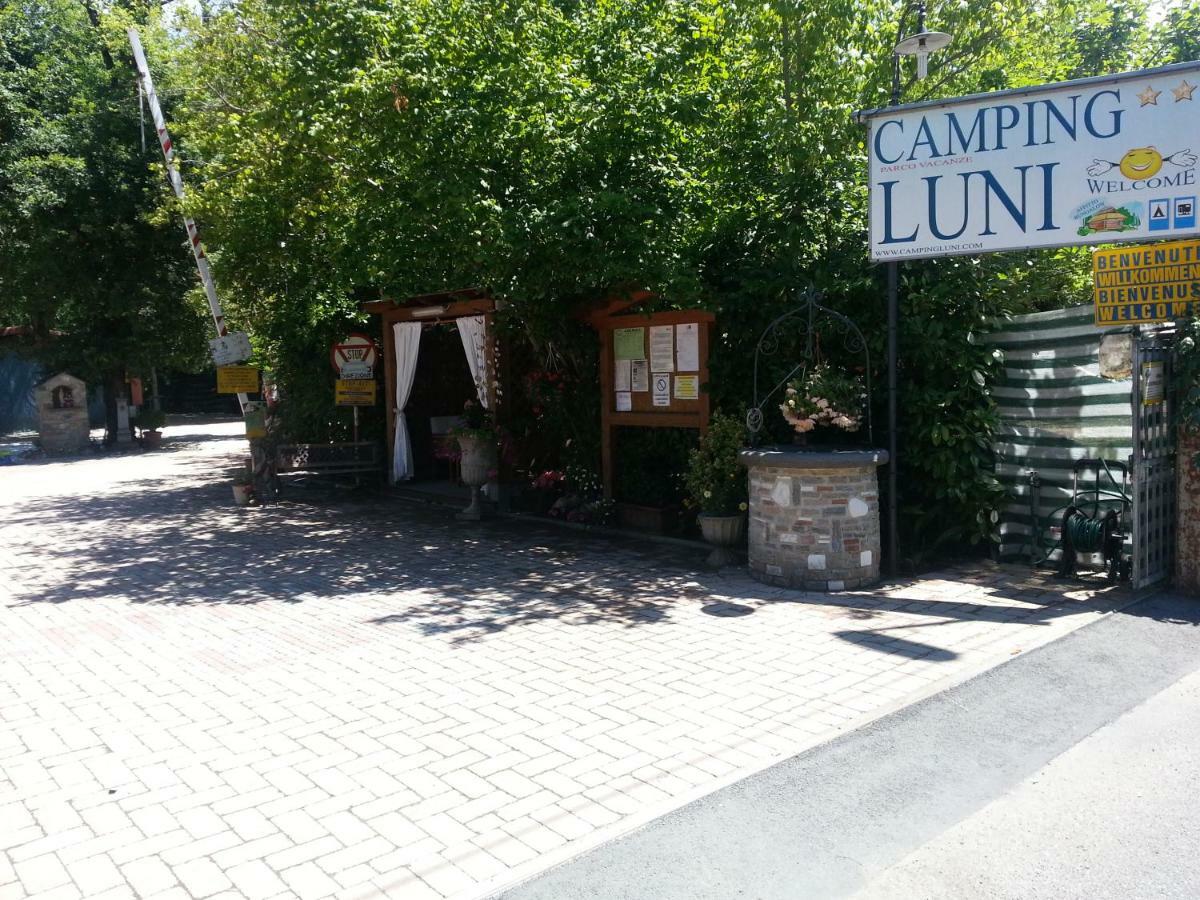 Camping Luni Марина ди Маса Екстериор снимка